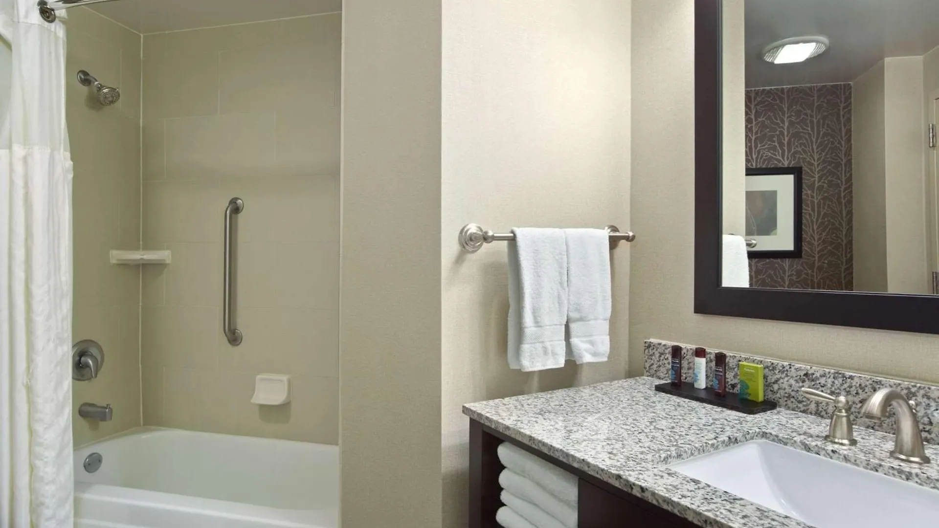 Embassy Suites By Hilton St Louis Airport Bridgeton 4*,
